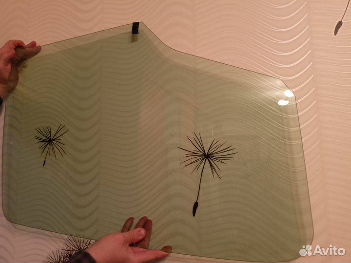 Задние боковые стекла на Пежо 308