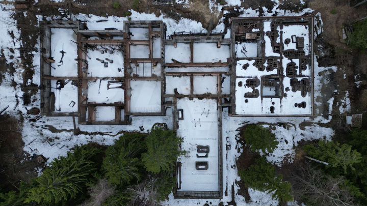 Дом 1500 м² на участке 25 сот.