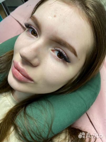 Наращивание ресниц и окрашивание бровей