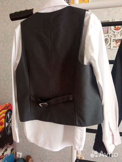 Школьный пиджак и рубашка