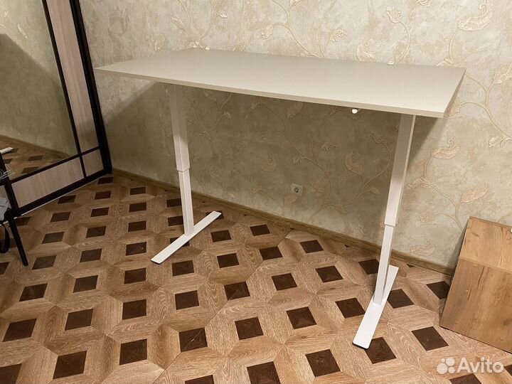 Стол компьютерный с регулируемой высотой IKEA