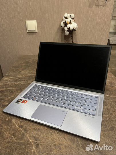 Ноутбук Asus Zenbook UM431DA-AM010T