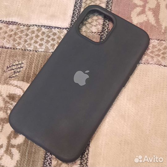 Чехол на iPhone 12