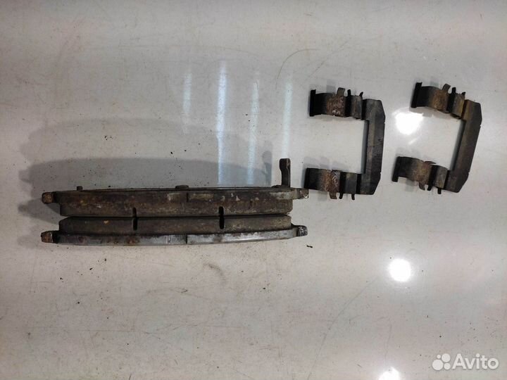 Колодки тормозные (передние, правые)