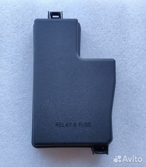 Крышка блока предохранителей Lexus NX