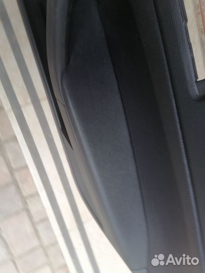 Обшивка двери передней правой Шкода Йети