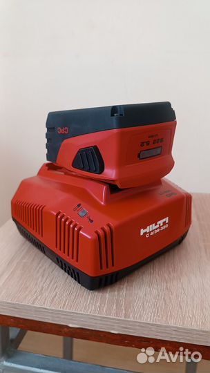 Зарядное устройство + аккумуляторная батарея hilti