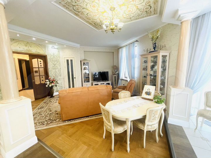 3-к. квартира, 131 м², 2/9 эт.