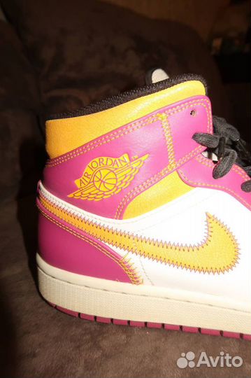 Jordan 1 mid familia