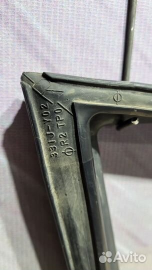 Уплотнитель перед проема стекла двери Nissan teana