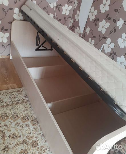 Кровать