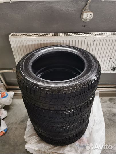 Bridgestone Blizzak Revo GZ 215/60 R17