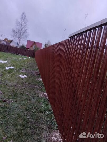 Забор из евроштакетника