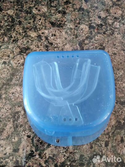 Контейнер для зубных пластинок