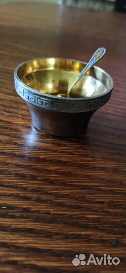 Солонка с ложечкой