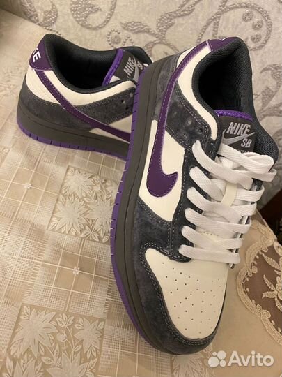 Кроссовки женские