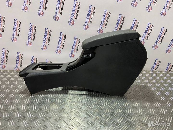 Подлокотник Peugeot 407