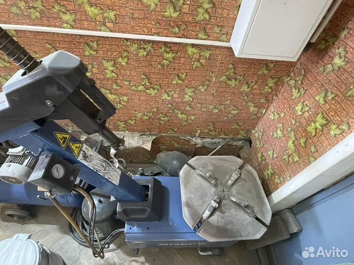 Разбортовочный станок