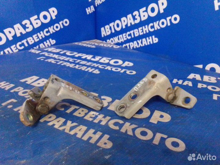 Петля двери Mitsubishi Dion минивен 4G63 2000