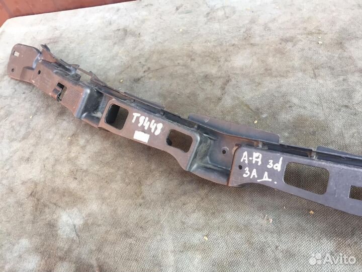 Кронштейн центральный заднего бампера Opel Astra H