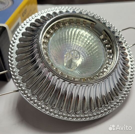 Светильник потолочный встраиваемый