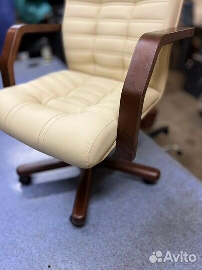 Кресло компьютерное руководительское