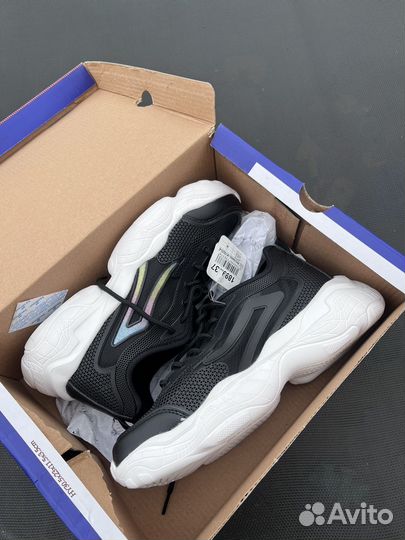 Новые кроссовки черные женские 37