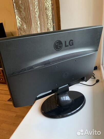 Монитор LG Flatron W2043SE-PF