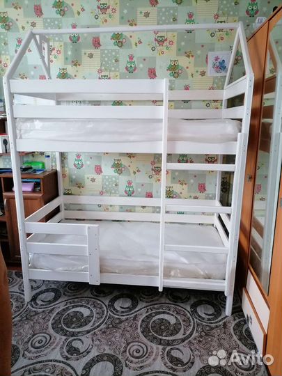 Двухъярусная кровать