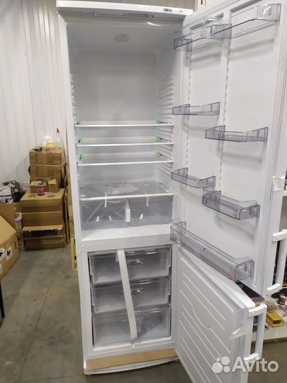 Холодильник двухкамерный новый