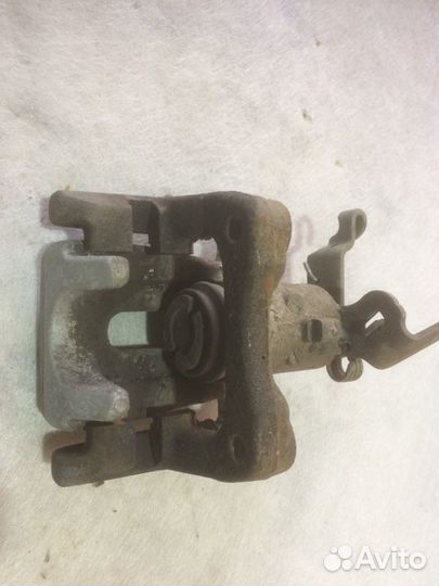 Суппорт задний левый Skoda Octavia A7 CWV 2014