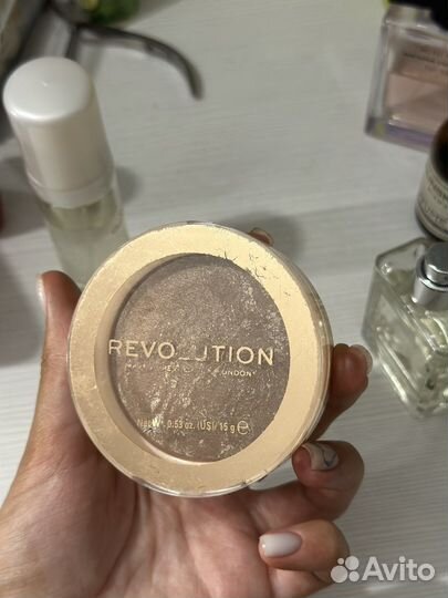 Бронзер для лица revolution