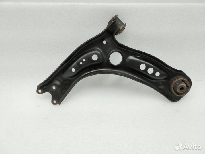 Рычаг передний правый Skoda Octavia A7 cwva 2018