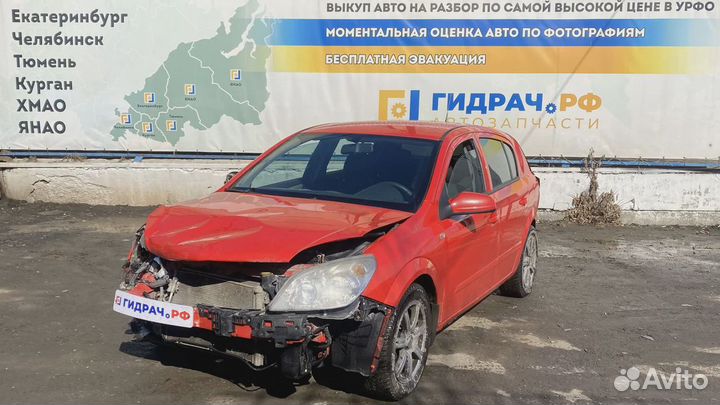 Накладка на торпедо левая Opel Astra (H) 13239803