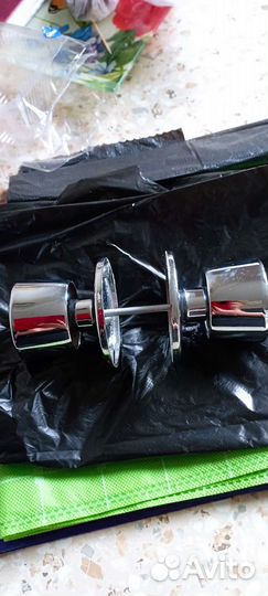 Две Дверные ручки