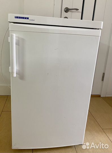 Маленький холодильник Liebherr (не рабочий)