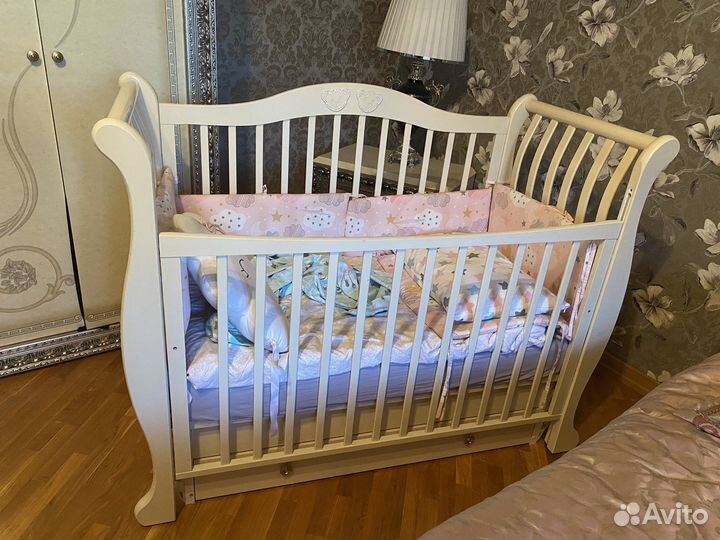 Шкаф, кровать, люлька