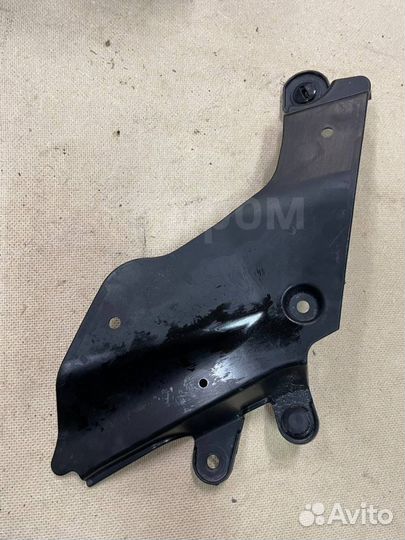 Пыльник (1200км) Toyota Land Cruiser 300 2021г