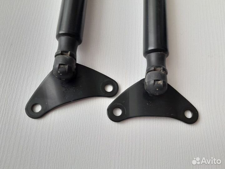 Газовый упор крышки багажника Volkswagen Tiguan I