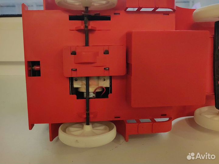 Машинка с двигателем