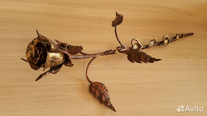 Кованая роза с двумя сердечками (цветы)