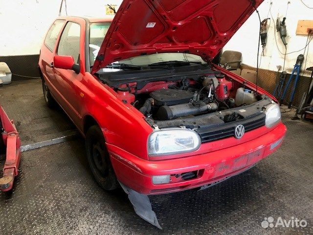 Разбор на запчасти Volkswagen Golf 3