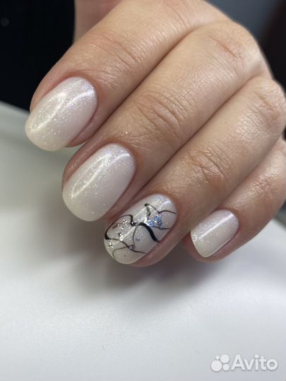 Модель на маникюр