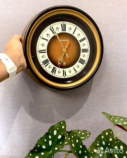 Часы настенные СССР янтарь