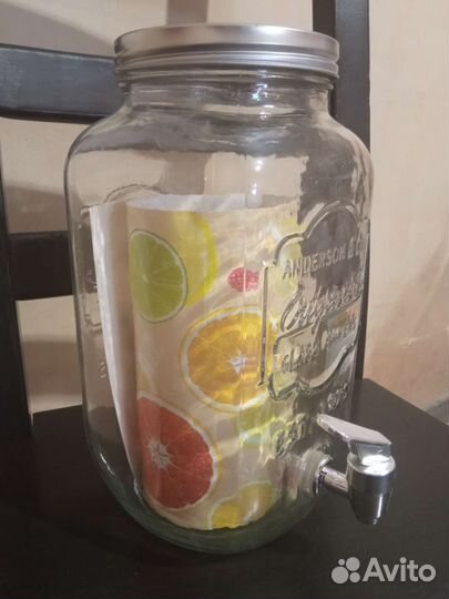 Банка с краном. Лимонадник