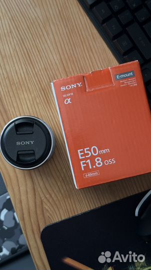 Объектив Sony E 50mm f/1.8 OSS