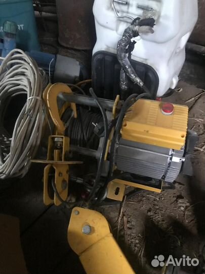 Поворотный кран