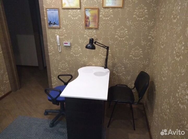 Маникюрный стол