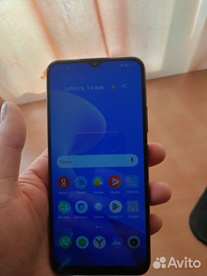 Телефон Realme c25