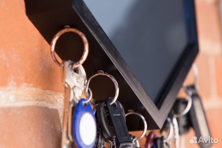 Ключница настенная из дерева с магнитами